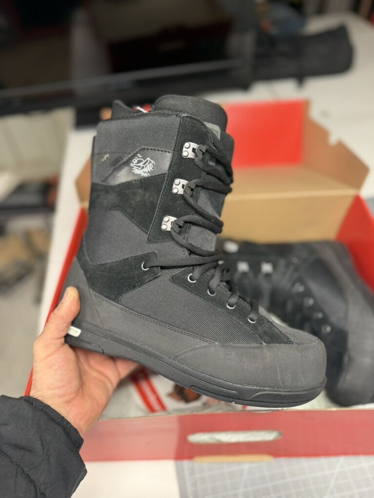 Delux Powsurf Boots Size 8.5