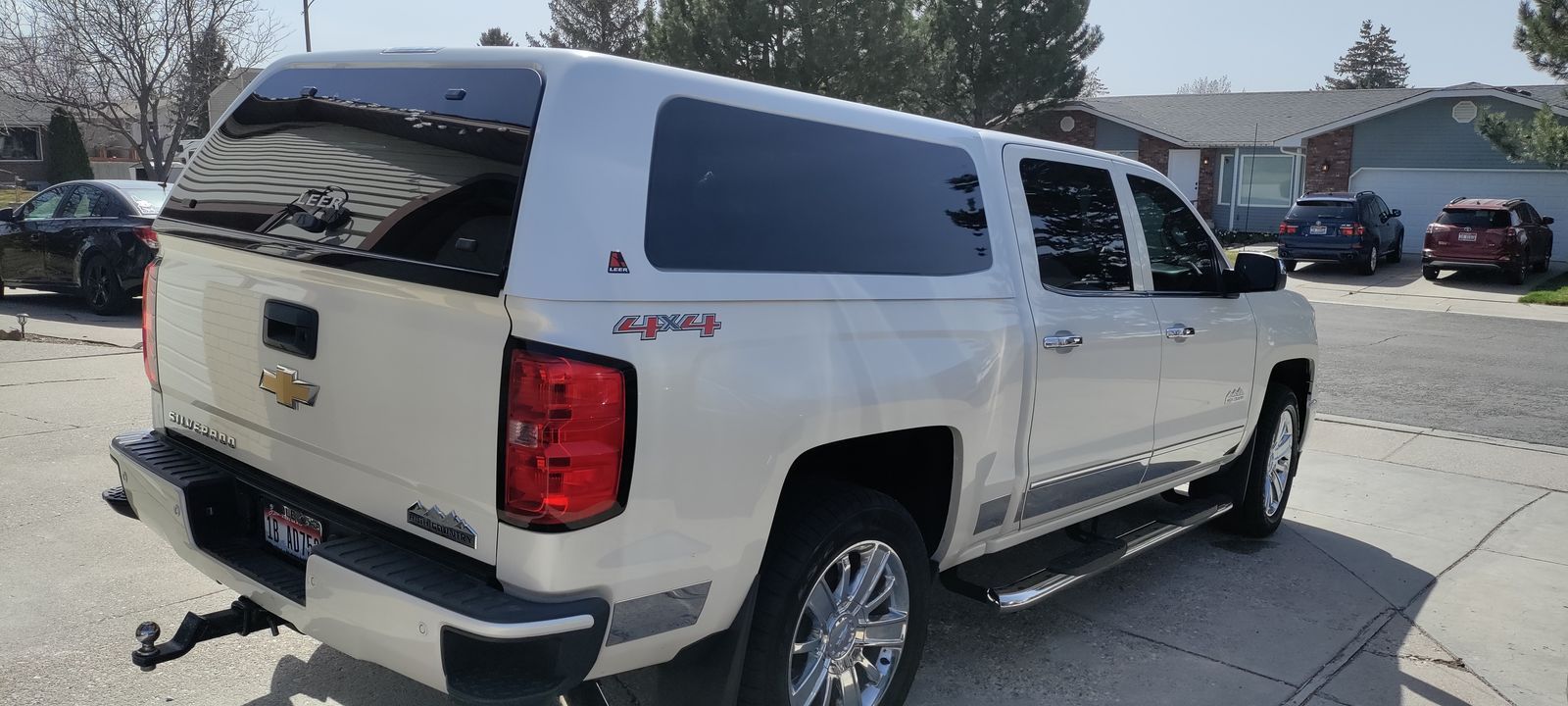 Leer truck shell mint condition . 5.8