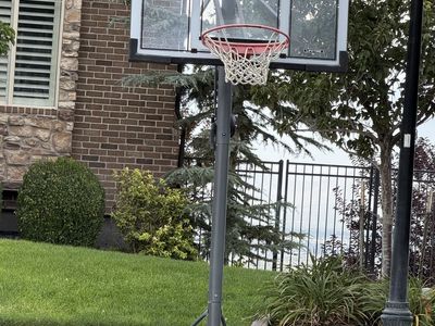 Basketball hoop