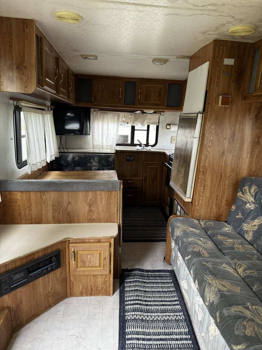 1992 Skyline Nomad El series, model 2715