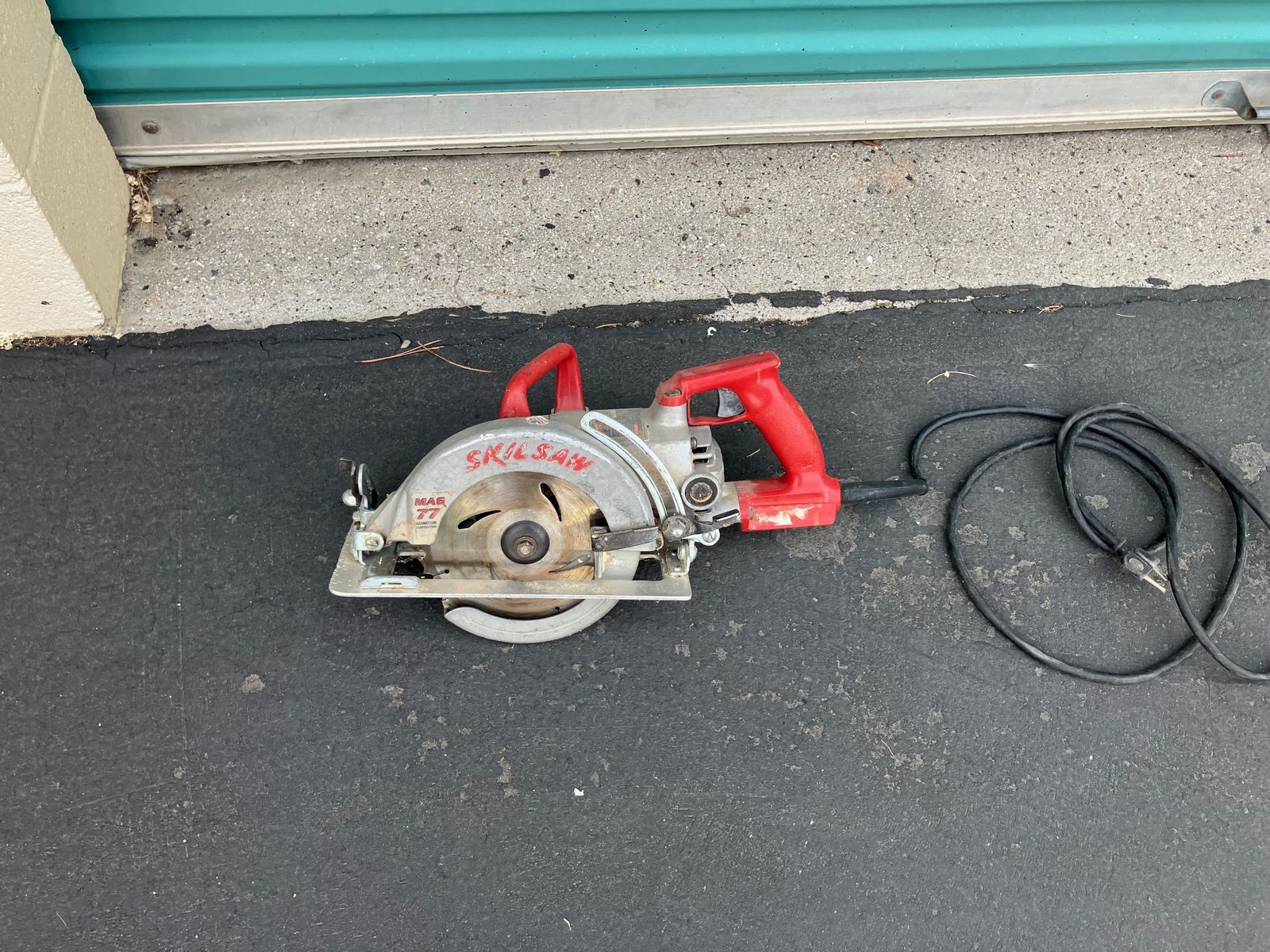 Skilsaw 7 1/4 Wormdrive Saw