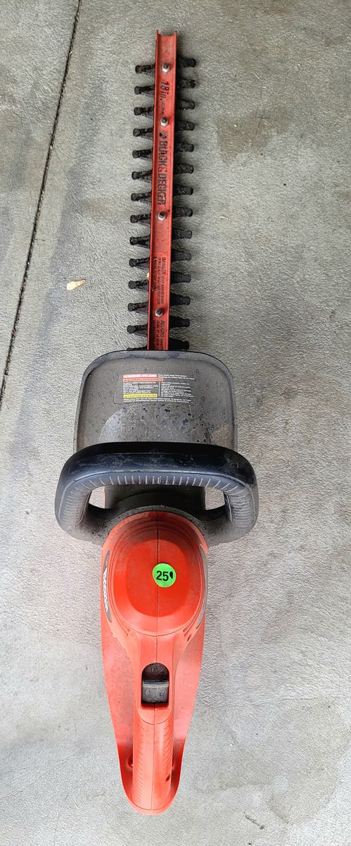 Black And Decked Bush Trimmer