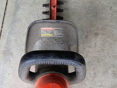 Black And Decked Bush Trimmer