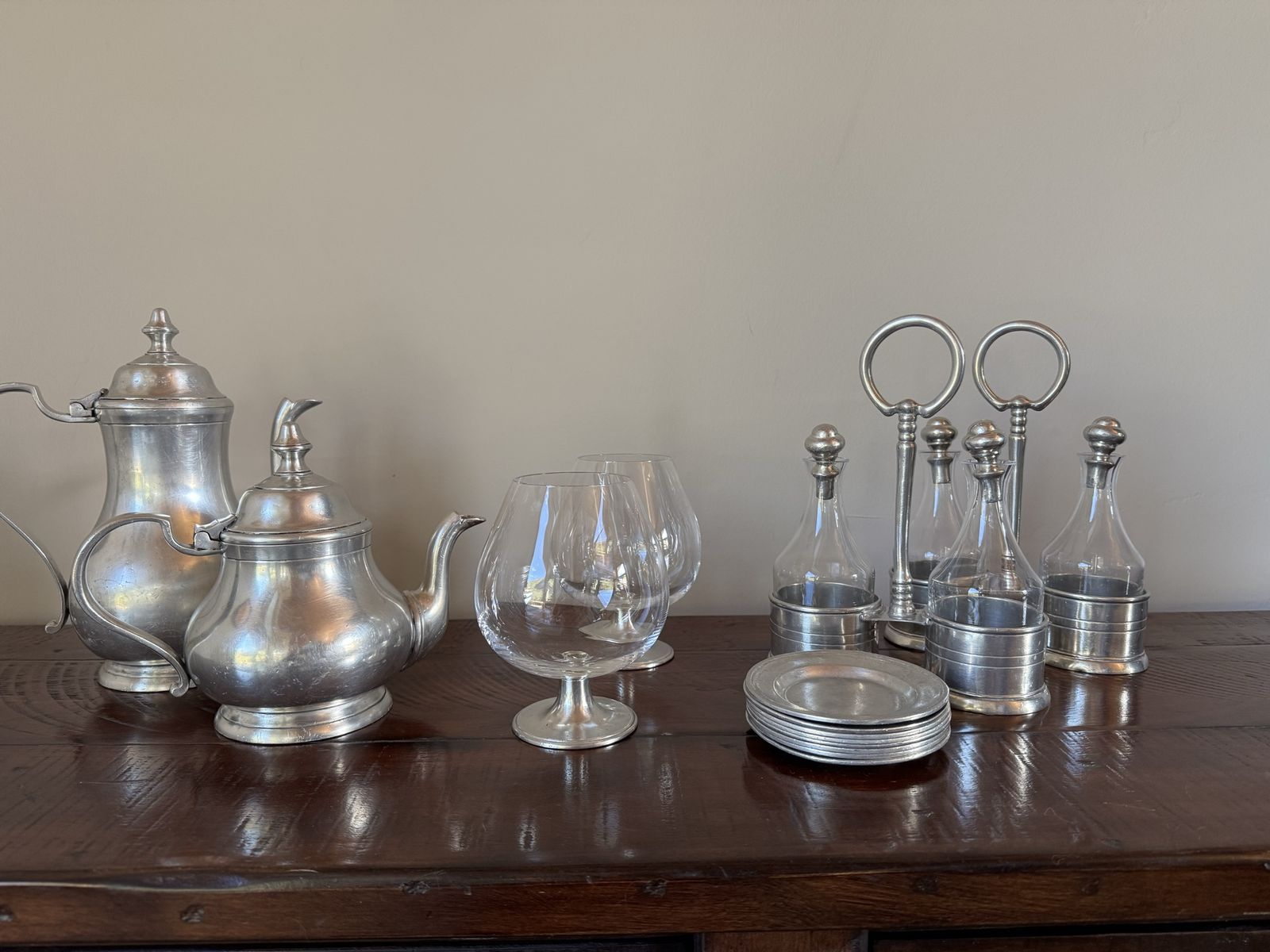 Match 95 Pewter & Vagabond House tableware 
