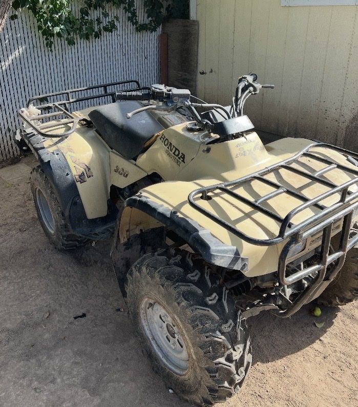 HONDA FOUR TRAX 4X4 4 WHEELER