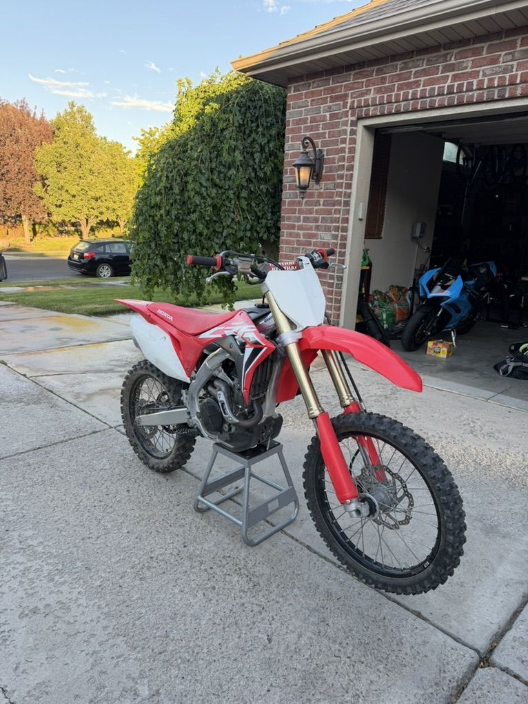 2022 Crf450r (Will Trade For 250 2 Stroke)