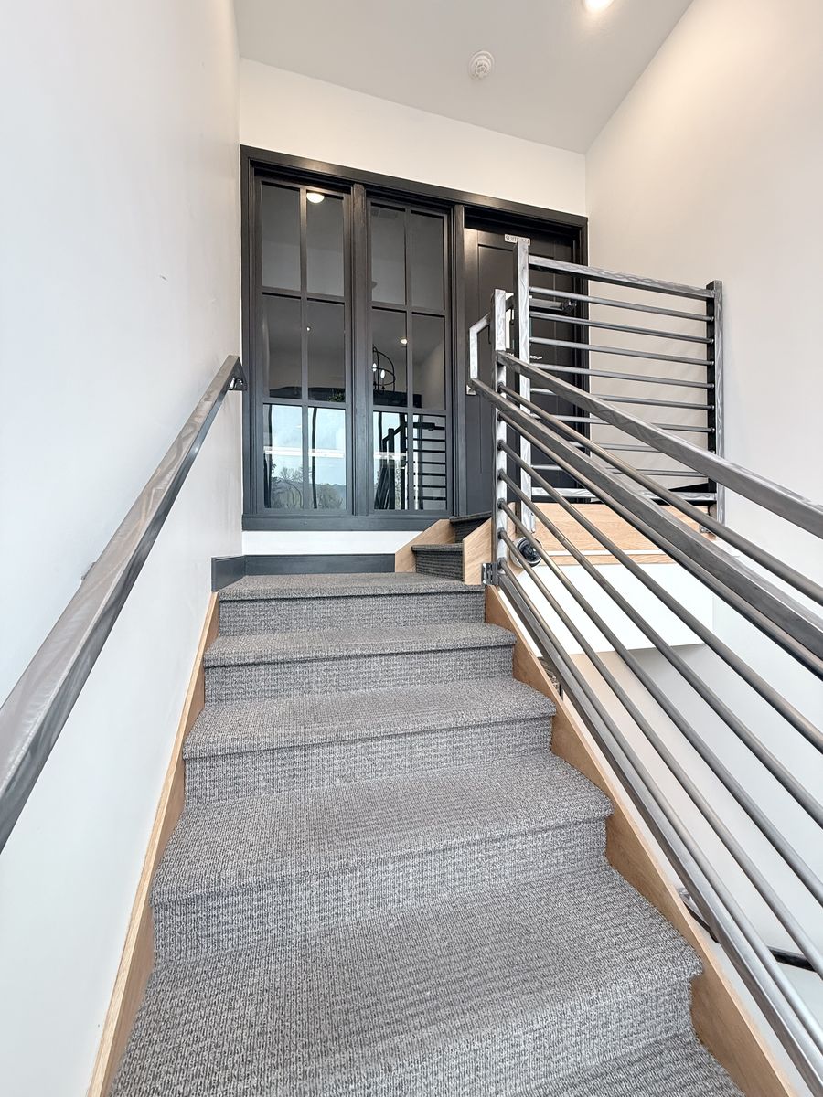 Executive Office Suite | 2031SF | Full-service lease