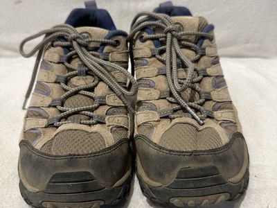 Merrell women’s size 8.5 gray and beige leather/mesh hiking shoes