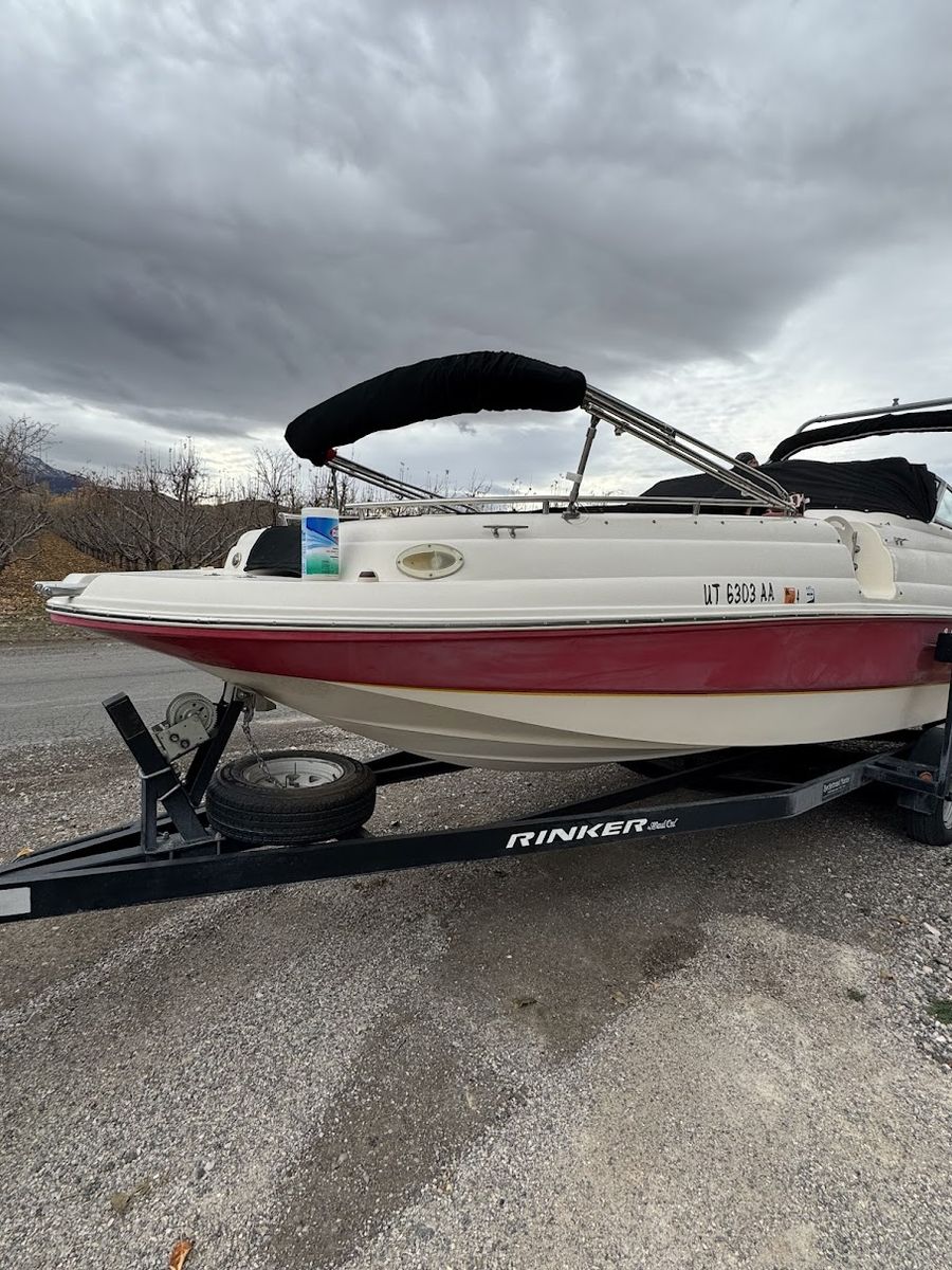 2003 Rinker 243 Siesta – Loaded Family Deck Boat w/ Trailer