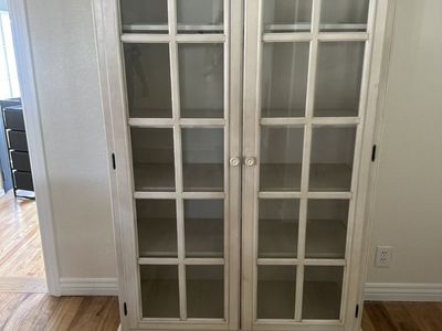Curio/cabinet