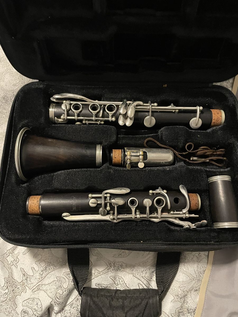 Selmer Bundy Beginner Clarinet Wooden