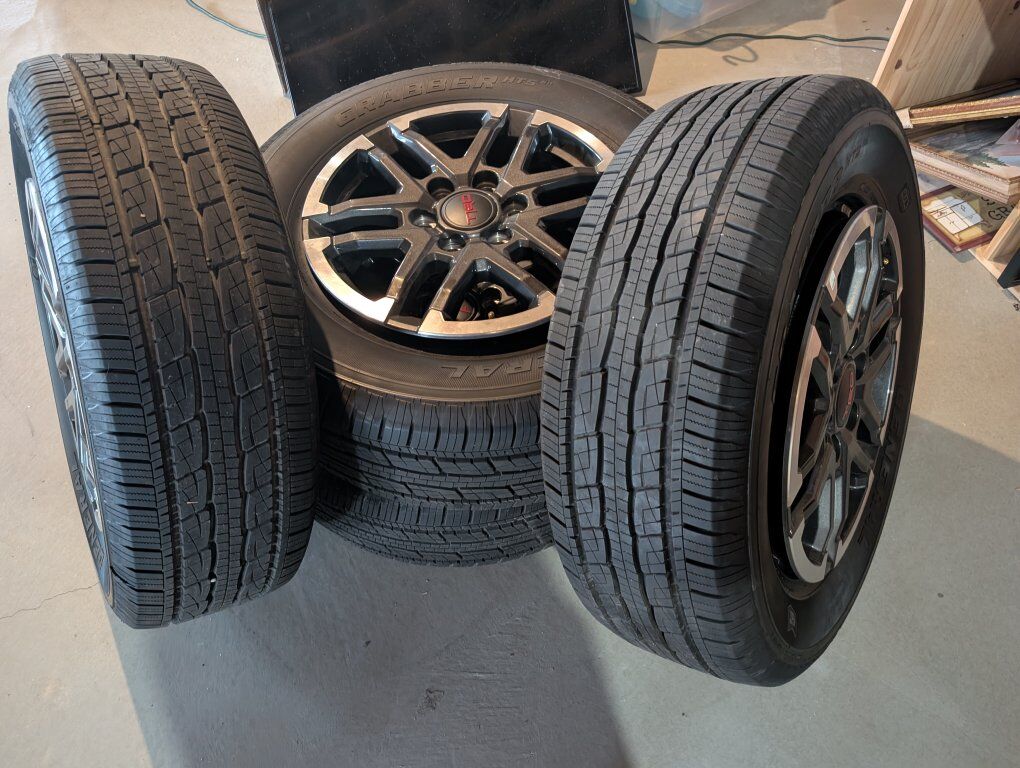 2025 Toyota Tacoma TRD 18" wheels and tires 265/65R18