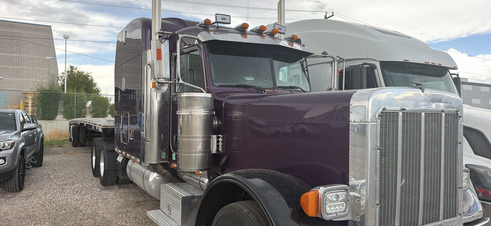 07 Pete-Full Sleeper W/Flatbed Trailer