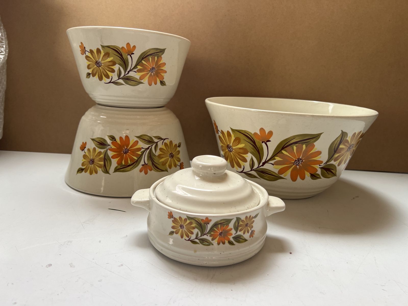 Vintage Mixing Bowls And Lidded Dish
