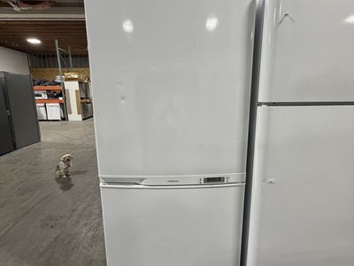 BIG DEALS! GOOD SAMSUNG TOP AND BOTTOM FRIDGE