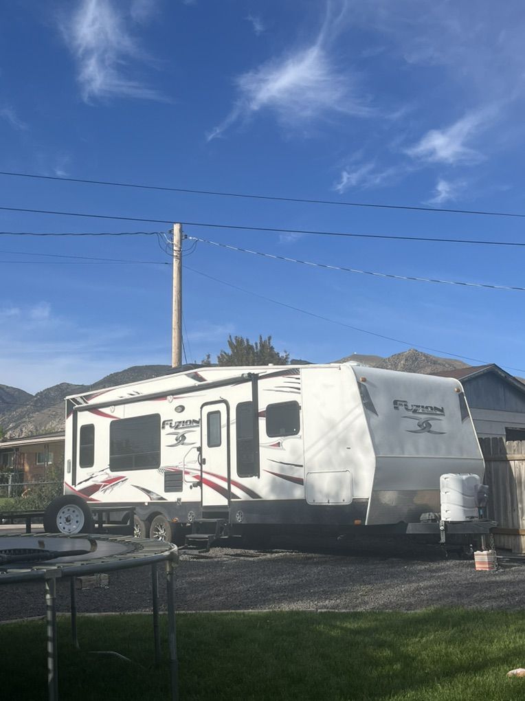 2013 Keystone Fuzion 295