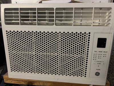AC Window Unit With Remote