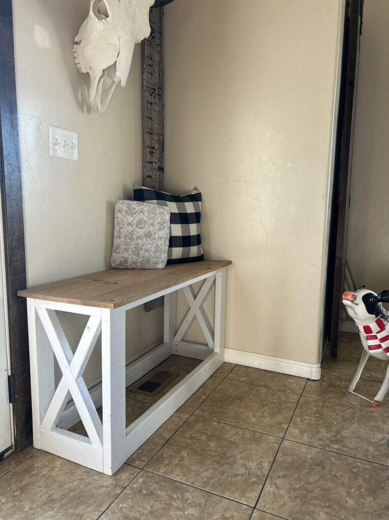 Beutiful Farmhouse Entryway Bench