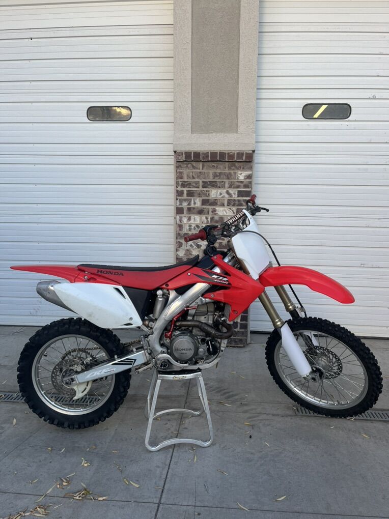 2005 Honda CRF450R Dirt Bike