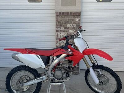 2005 Honda CRF450R Dirt Bike