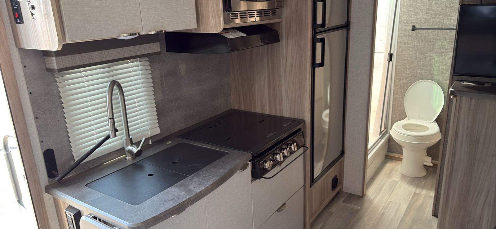 2021 Winnebago Micro Minnie 2108DS