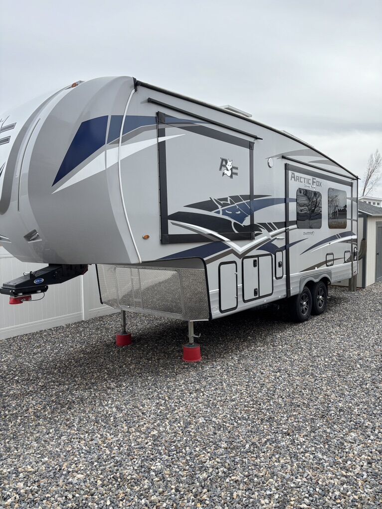2024 Arctic Fox 27-5 5th Wheel By Northwood MFG