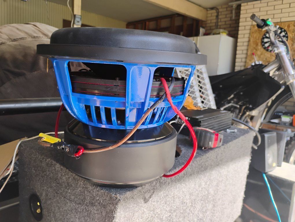 12 double one ohm American bass maxxx monster sub tht will be hears for blocks