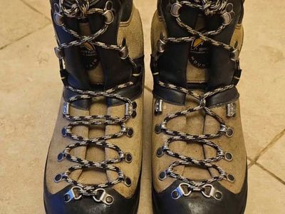 Sportiva Hiking Boots European 42 US Men's 8.5