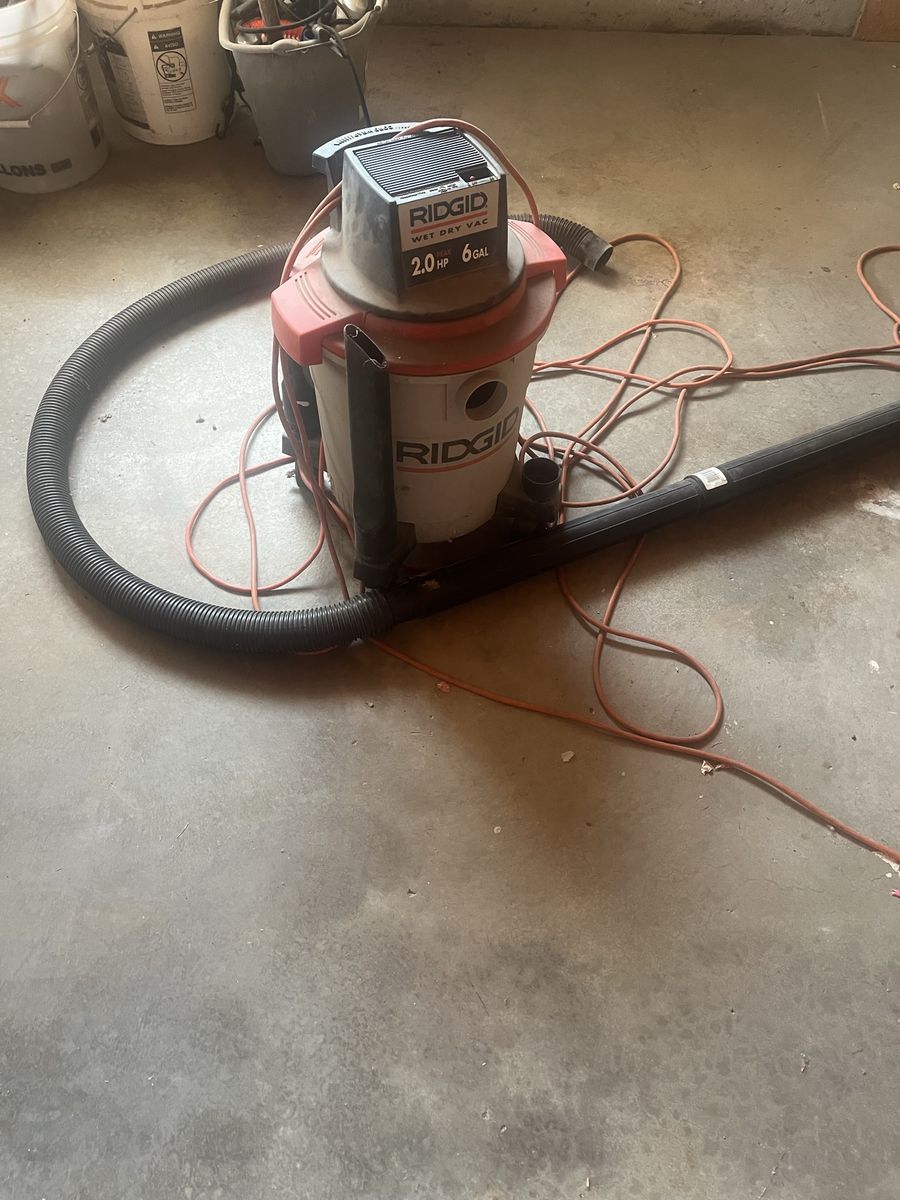 RIDGID 6 Gallon 2.0 Peak HP Wet/Dry Shop Vacuum with Hose