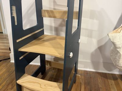 Montessori Toddler Learning Tower- Kitchen Helper
