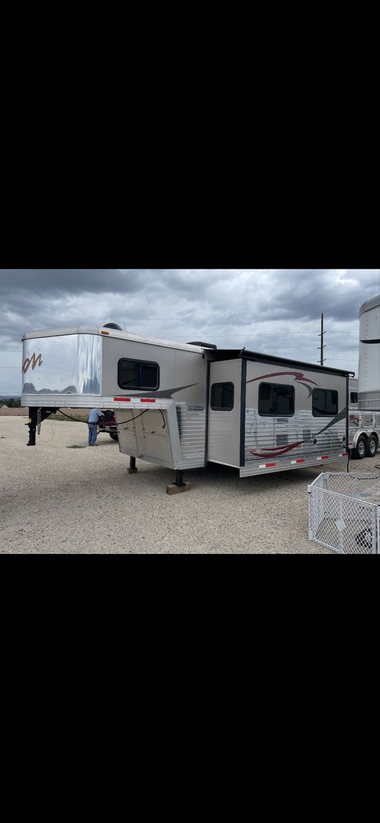 2013 Bison Stratus 43' Gooseneck Living Quarters 4-Horse Trailer - 16' Slide Out