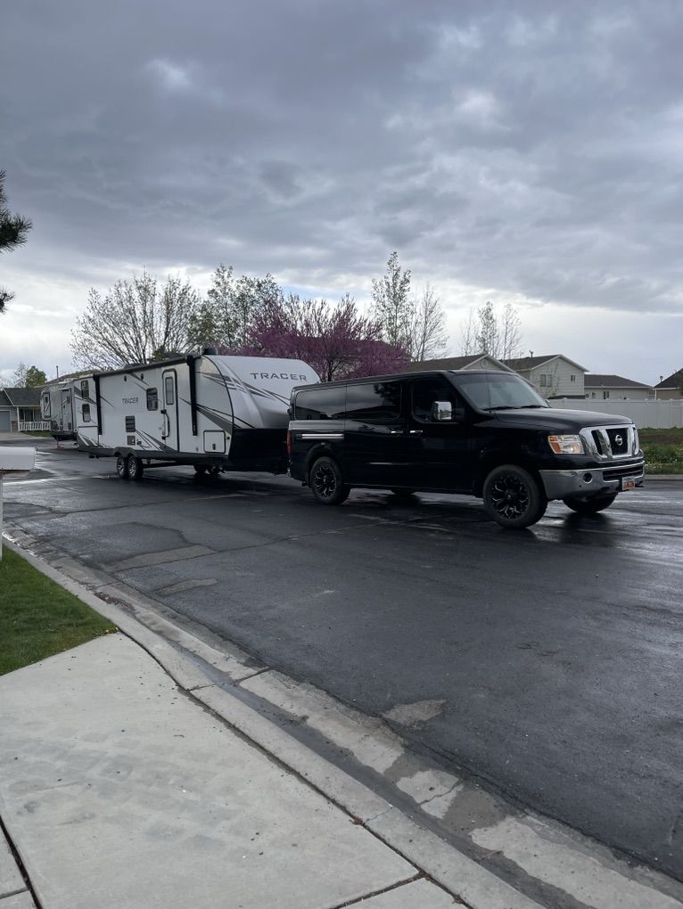 Nissan NV 3500 V8 Passenger Van