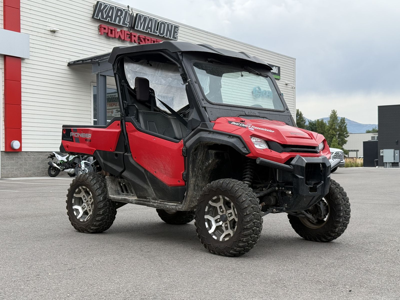 2023 Honda Pioneer 1000 Deluxe Red - UH00201-NF