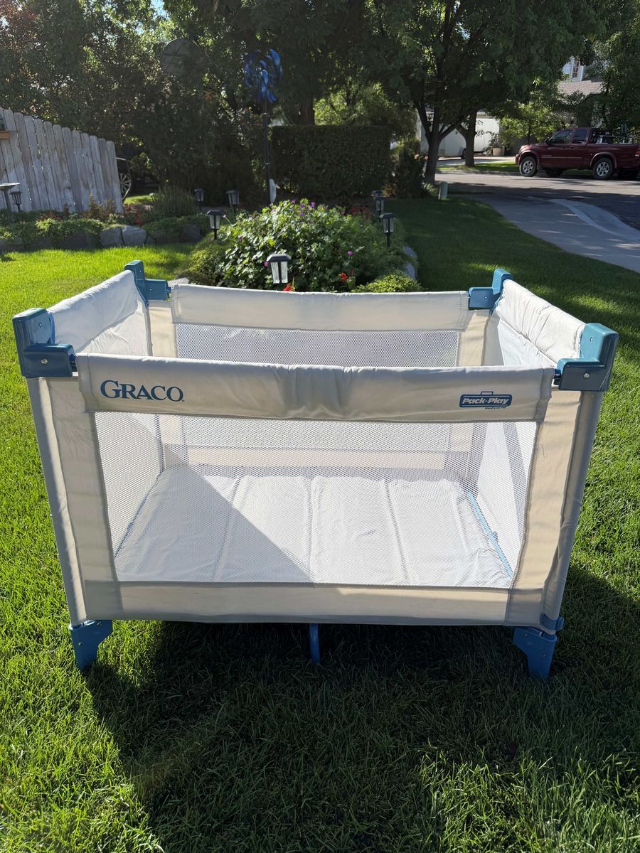 Graco Pack 'n Play Portable Playard / Playpen – Excellent Condition