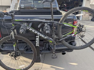 Thule Apex XT 4-bike Hitch Hanging Bike Rack