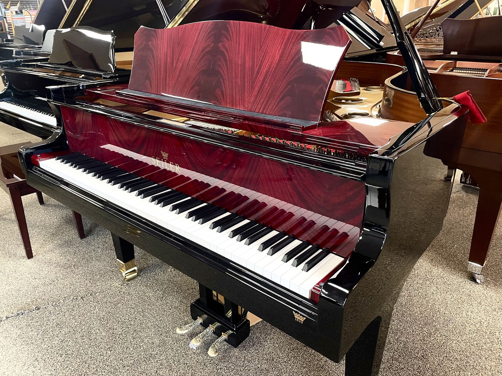 Seiler ED-186 Grand Piano