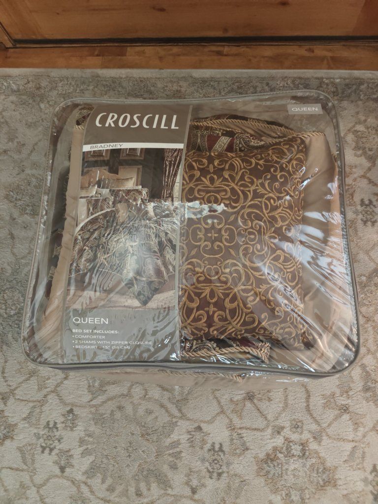 Croscill Bradney Queen Comforter Bed Set: Comforter, 2 Shams, Bedskirt