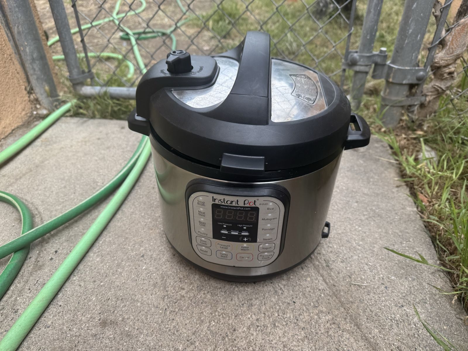 INSTANT POT ELECTRIC PRESSURE COOKER 6 QUART