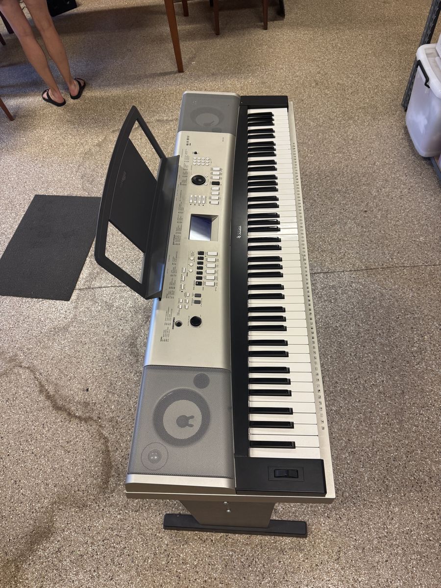 Yamaha YPG-535 88-Key Portable Grand Digital Keyboard with Stand & Power Cable