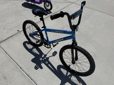 Huffy Pro Thunder 20-Inch Kids BMX Bike - Blue