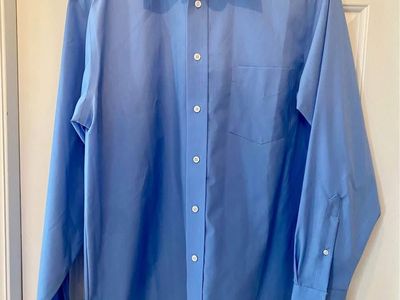 LIKE NEW - Mens Stafford Lt Blue Wrinkle Free Dress Shirt with Pocket - SZ 15.5 34/35 - C PICS