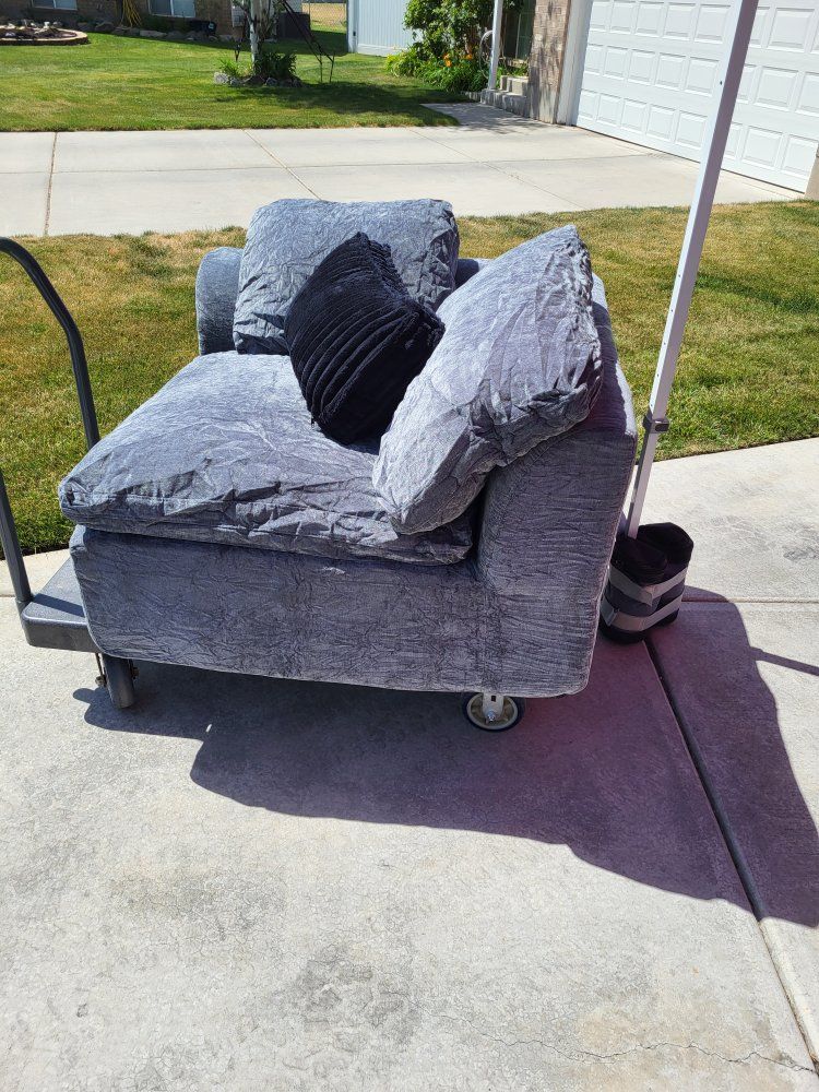 Oversized Plush Fabric Lounge Corner Chair w/Pillows