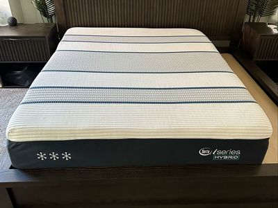 Serta iSeries Hybrid Queen Size Mattress - Gently Used, Great Condition