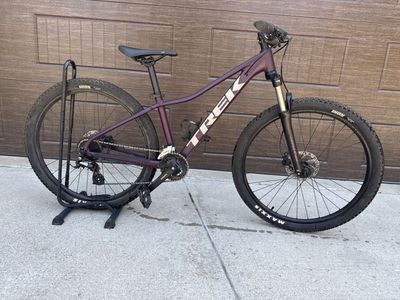 Trek Marlin 6 Mountain Bike - Women's, Purple, Hardtail, Disc Brakes, XS/S