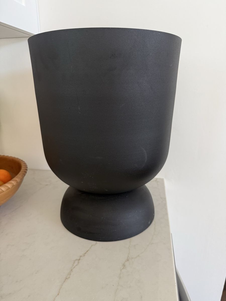 Black metal planter
