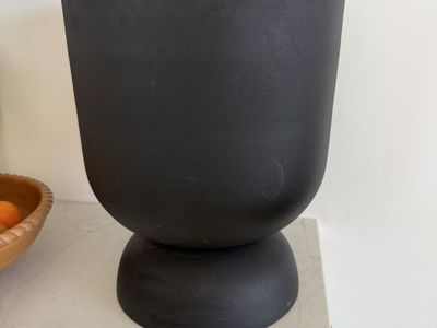 Black metal planter