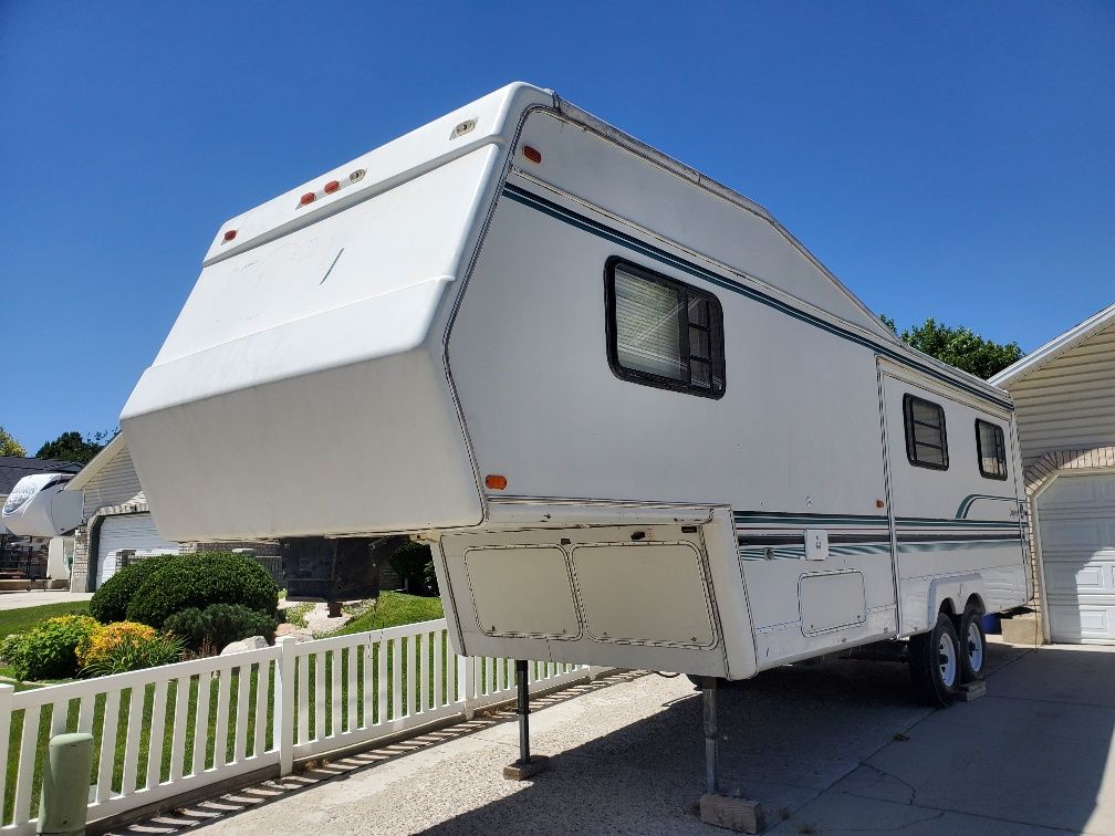 1994 Jayco Travel Trailer, 30Ft, 5th wheel.