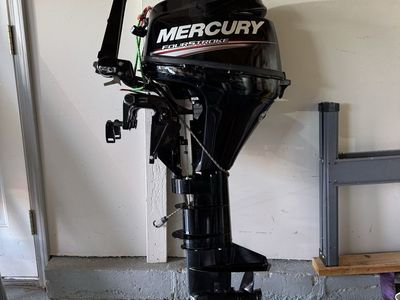 Mercury 4-stroke 9.9 horsepower boat (2015)