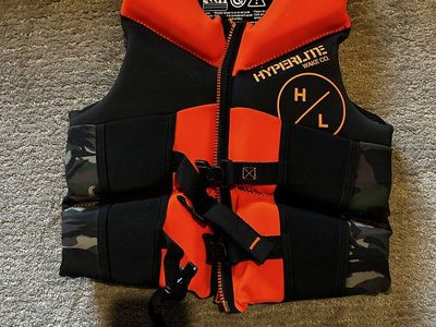 2 Life Jackets/Life Vests