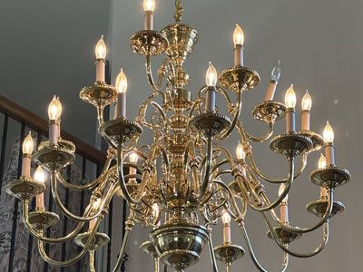 Beautiful 21 Bulb Traditional Chandelier in Polished Brass